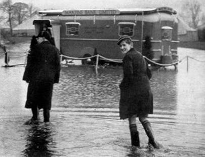 1951 Mobile Branch at the Otley Show - under water! MBM-Su51P13