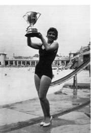 1962 Hazel Holroyd wins Cross Bay Swim MBM-Au62P24.jpg
