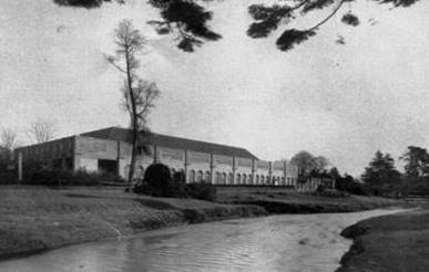 1946 Trentham Gardens - river in foreground MBM-Au46P16